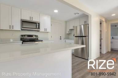 Main picture of 2263 S Lake St