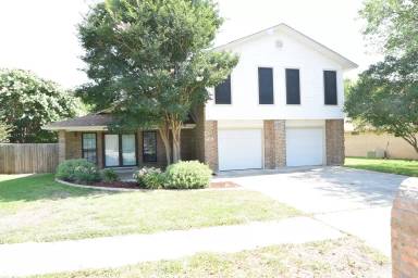 Main picture of 601 Pondview Dr