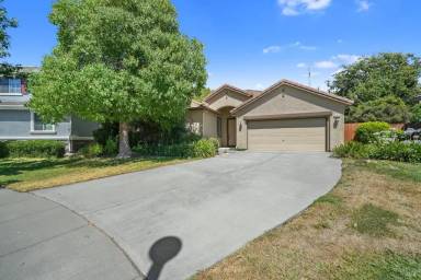 Main picture of 542 Pyramid Ct