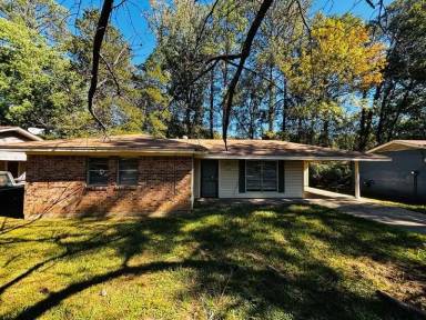 Main picture of 130 E Woodcrest Dr