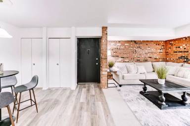 Main picture of Oak Square Apartments