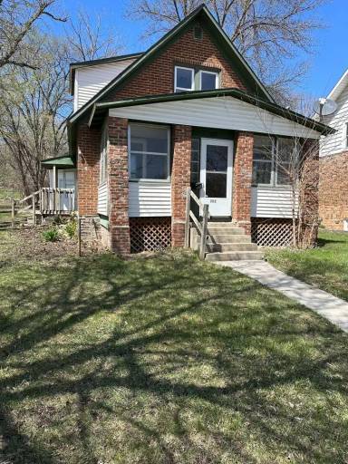 Main picture of 302 2nd St NW