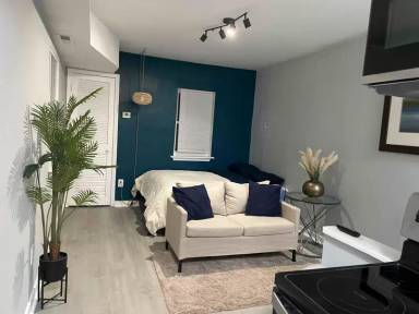 Main picture of 1021 W Baltimore St