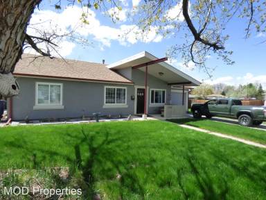 Main picture of 2705 S Elm St