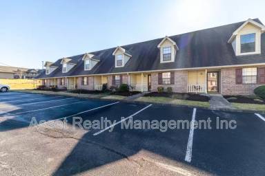 Main picture of 928 Chip Cove Ln