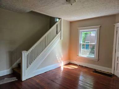 Main picture of 64 Stout St