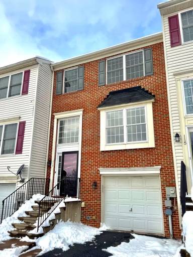Main picture of 117 N Oak St