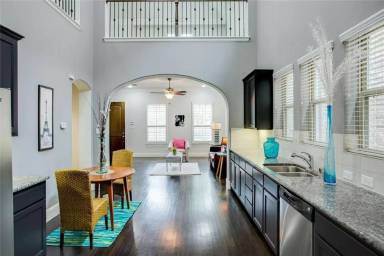 Main picture of 2221 Longwood Dr