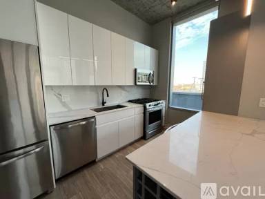 Main picture of 150 W Chicago Ave