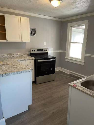 Main picture of 703 Crown Ave
