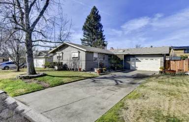 Main picture of 1745 Olympus Dr