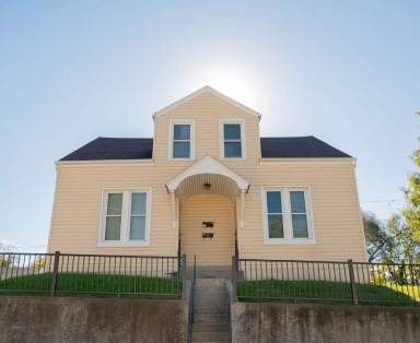 Main picture of 211 Clay St