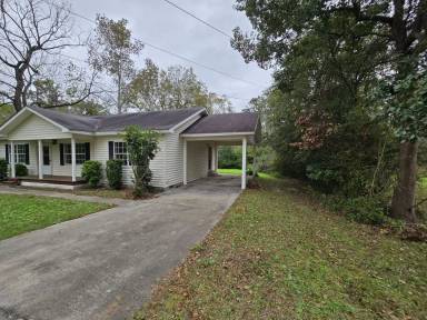 Main picture of 614 Lakeview Dr