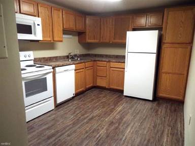 Main picture of 133 N Poplar St