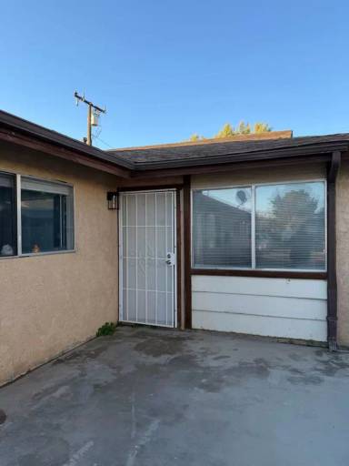 Main picture of 204 W Robertson Rd