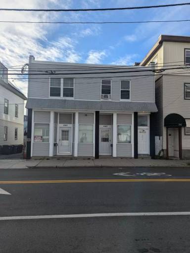 Main picture of 545 Revere St