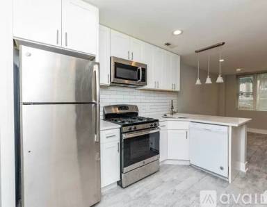 Main picture of 2437 N Ashland Ave