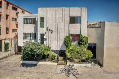 Main picture of 840 S Carondelet St