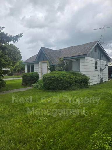 Main picture of 1003 6th Ave W