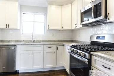 Main picture of 391 Hyde Park Ave