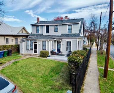 Main picture of 801 N Pine St