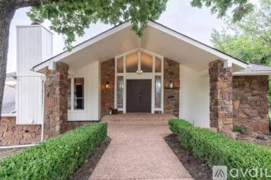 Main picture of 7607 S Richmond Ave