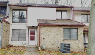 Main picture of 2402 Greenwood Dr