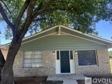 Main picture of 1108 Reyes St