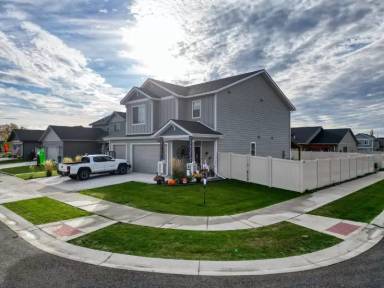 Main picture of 2000 Mahogany Ave