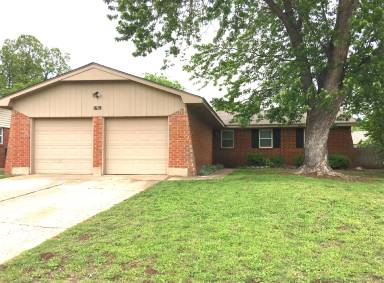Main picture of 1619 Village Dr