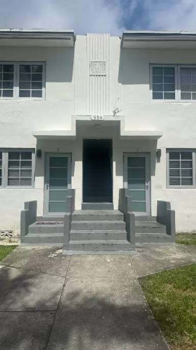 Main picture of 930 SW 2nd St