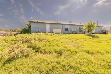 Main picture of 121 Windy Creek Ct