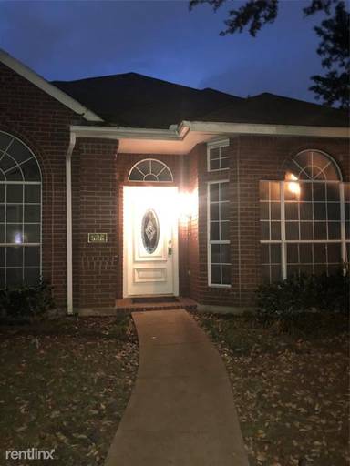 Main picture of 526 Greenwich Ln