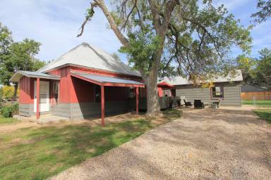 Main picture of 4008 Main St