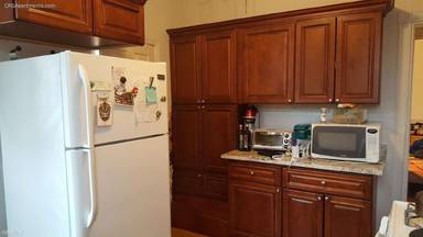 Main picture of 19 Putnam Ave