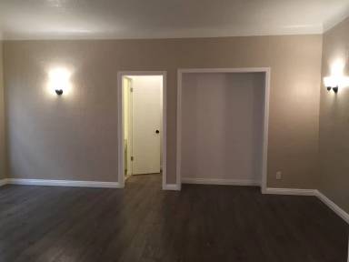 Main picture of 230 E 12th St