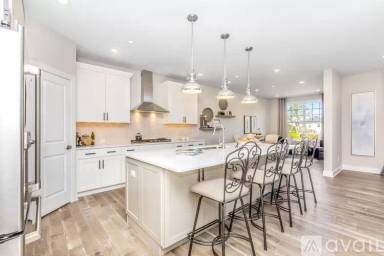 Main picture of 21 Midsummer Dr