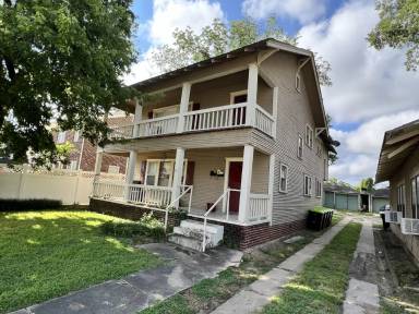 Main picture of 827 E Main St