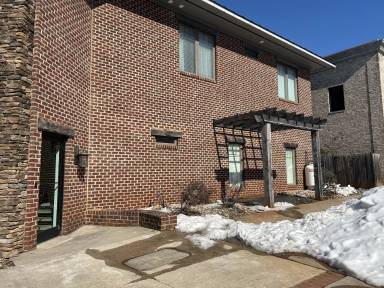 Main picture of 100 Hexham Dr