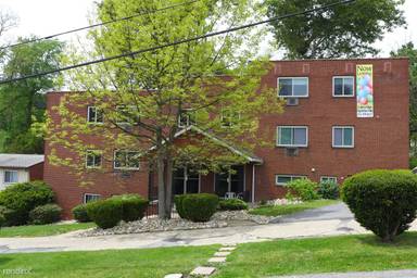 Main picture of Cambridge Apartments of Coraopolis