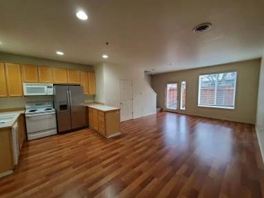 Main picture of 1170 NE Perl Way