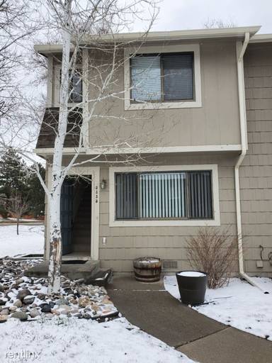 Main picture of 3325 Racquet Dr
