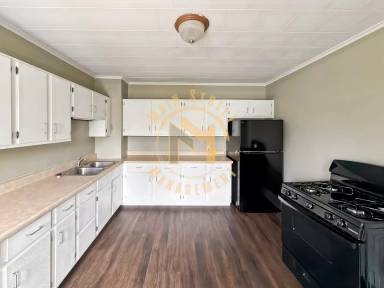Main picture of 210 Bay St