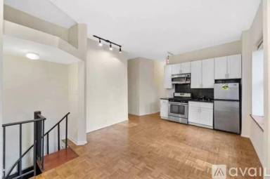 Main picture of 607 E 6th St