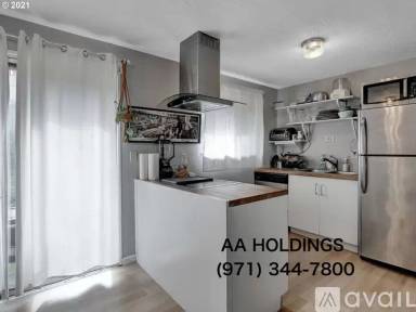 Main picture of 2312 NE Lombard St