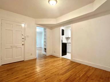 Main picture of 912 W 22nd 1/2 St