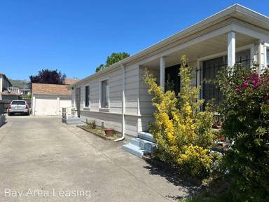 Main picture of 7112 Fresno St