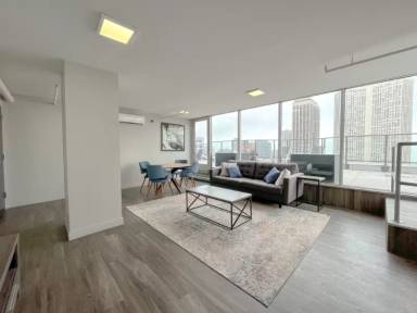 Main picture of 2555 N Clark Apartments