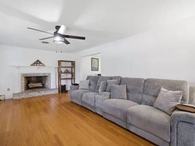 Main picture of 173 Colonial Dr