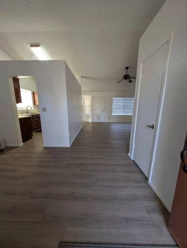 Main picture of 3644 W Elgin St
